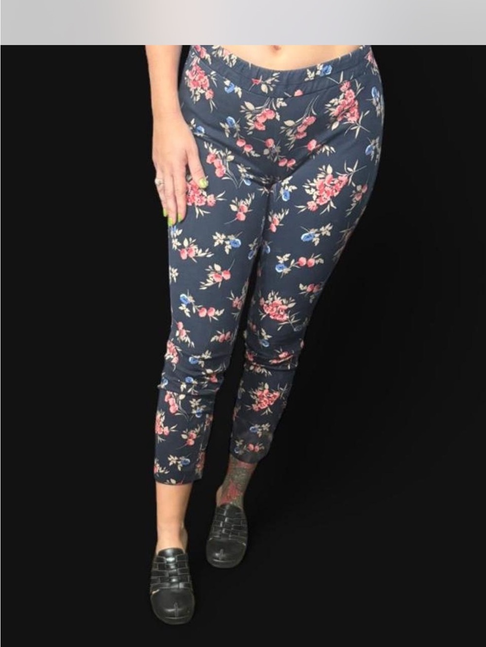 Vintage Floral Navy low rise Capri pants Leggings
